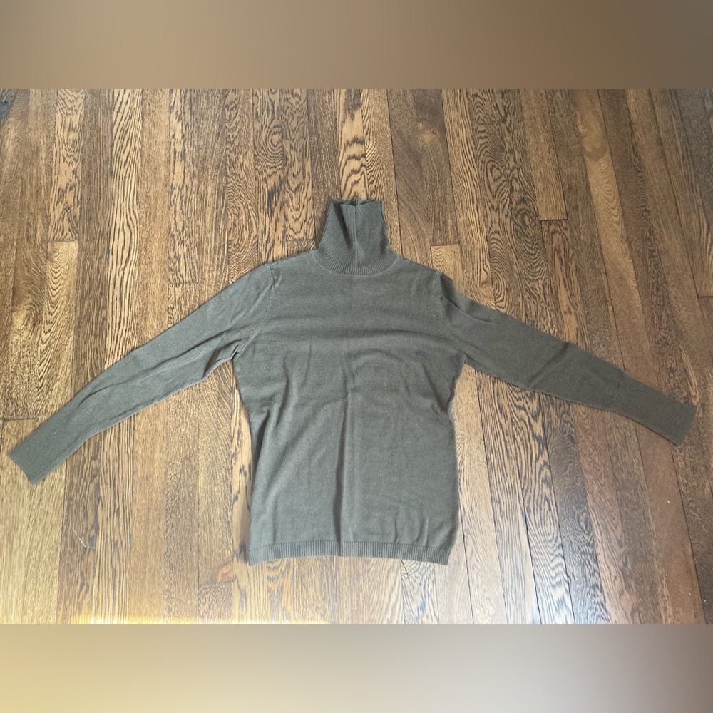 Womens green turtleneck sweater
